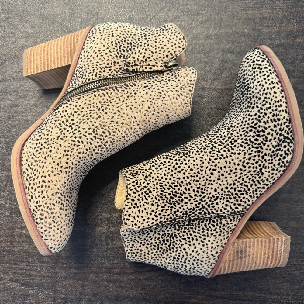 EUC MIA Black/Tan Leopard Print 3 1/2” Block Heel Booties, Sz 9